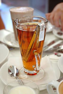 The Qt-based Tea Text  Editor: Managing Image and Text Files in One Application